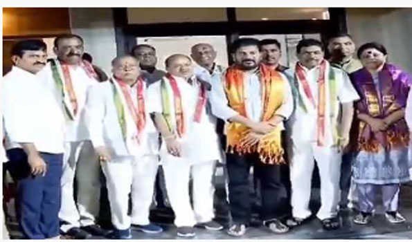 तेलंगाना: छह बीआरएस एमएलसी कांग्रेस में हुए शामिल