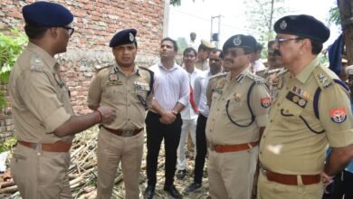 कलयुगी पुत्र ने ही की थी मां-बाप तथा बड़े भाई की हत्या .अवैध प्रेम में रोड़ा बन रहे मां-बाप तथा बड़े भाई को खुरपे से उतारा मौत के घाट .