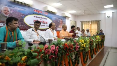 सीएम योगी ने प्रयागराज में अधिकारियों और जनप्रतिनिधियों से ली महाकुंभ की तैयारियों की जानकारी