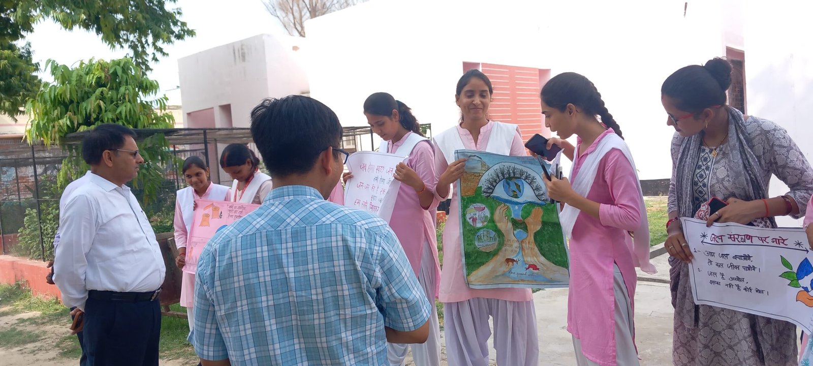 परिषदीय शिक्षकों ने ली शपथ, यूपी को बनाएंगे 'निपुण प्रदेश'