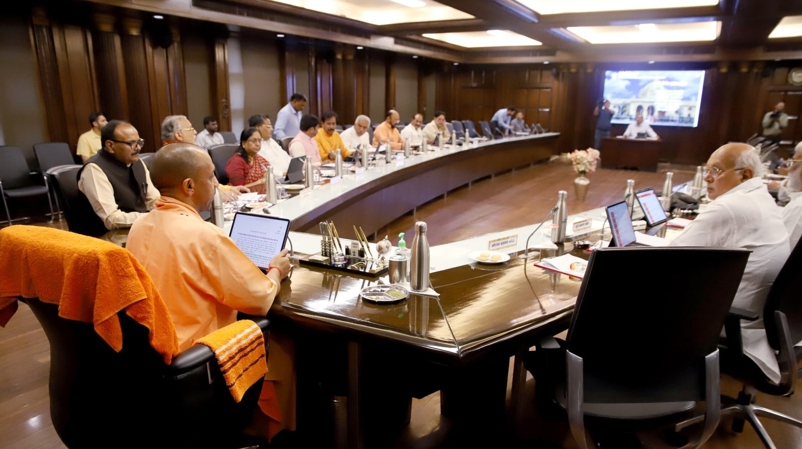 वन ट्रिलियन डॉलर की अर्थव्यवस्था के लक्ष्य को हासिल करने के लिए योगी कैबिनेट ने प्रस्ताव को दी मंजूरी