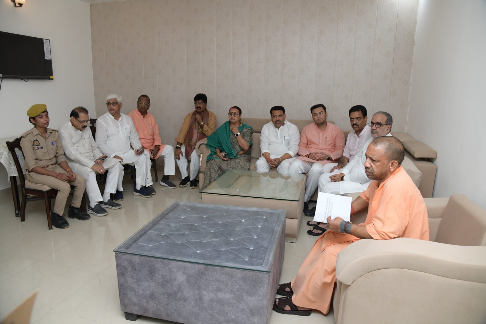 हादसे के बाद तीन मंत्रियों, मुख्य सचिव और डीजीपी के बाद खुद भी हाथरस पहुंचे मुख्यमंत्री 