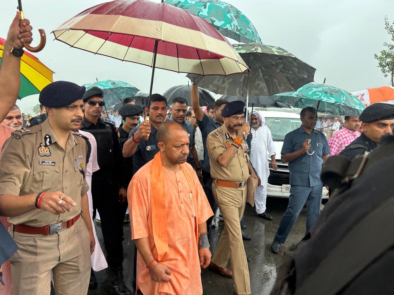 CM Yogi visits Hathras, takes charge of the situation following tragedy