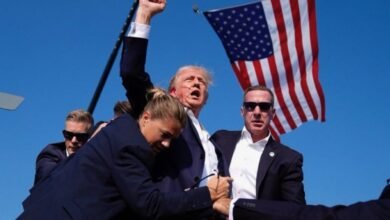 पूर्व अमेरिकी राष्ट्रपति डोनाल्ड ट्रंप गोलीबारी में घायल,शूटर समेत दो की मौत