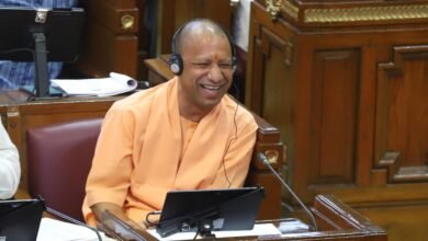 सत्र के दोनों दिन बेहद हल्के फुल्के मूड में नजर आए सीएम योगी आदित्यनाथ