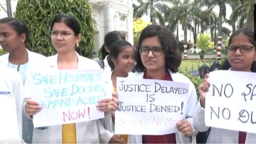 देशभर के रेजिडेंट डाक्टर अनिश्चितकालीन हड़ताल पर