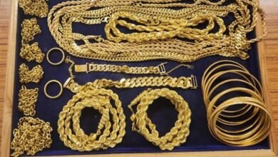 सोना Gold prices in India have hit a historic high in 2025 - touching ₹1,20,000 per 10 grams. Why are gold rates rising again? Is it because of the weak dollar, inflation, or global uncertainty? What does the World Gold Council report say, and how will the Diwali gold market perform this year? Should middle-class families buy gold now or wait for a correction? This CMG TIMES special story explores the full journey -from the 2008 gold rally to the 2013 crash, and now the 2025 boom - revealing why gold remains the safest yet most emotional investment for India.#GoldPrice2025 #GoldCrash2013 #DiwaliGold #GoldMarketIndia #CMGTIMES