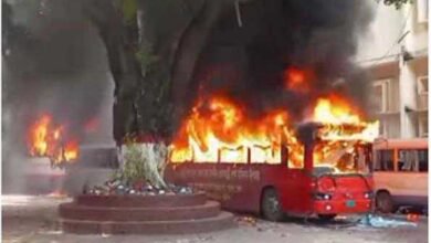 बंगलादेश के चार सौ पुलिस स्टेशनों में तोड़फोड़, 50 पुलिसकर्मियों के मारे जाने की आशंका