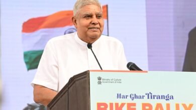 हमारी संप्रभुता और सामूहिक पहचान का प्रतीक है तिरंगा: धनखड़