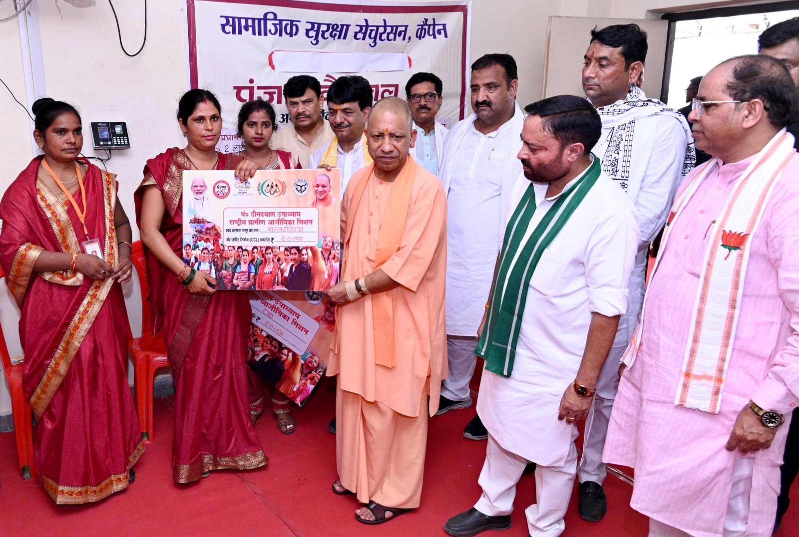 विभिन्न योजनाओं के पात्रों व एमएसएमई उद्यमियों को 30 करोड़ रुपये का ऋण वितरित कर स्वावलंबन से जोड़ा