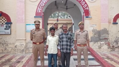 बलिया:साढ़े तीन लाख के चोरी के पाइप के साथ पुलिस ने दो अभियुक्त को पकड़ा
