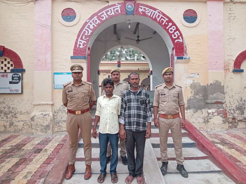 बलिया:साढ़े तीन लाख के चोरी के पाइप के साथ पुलिस ने दो अभियुक्त को पकड़ा