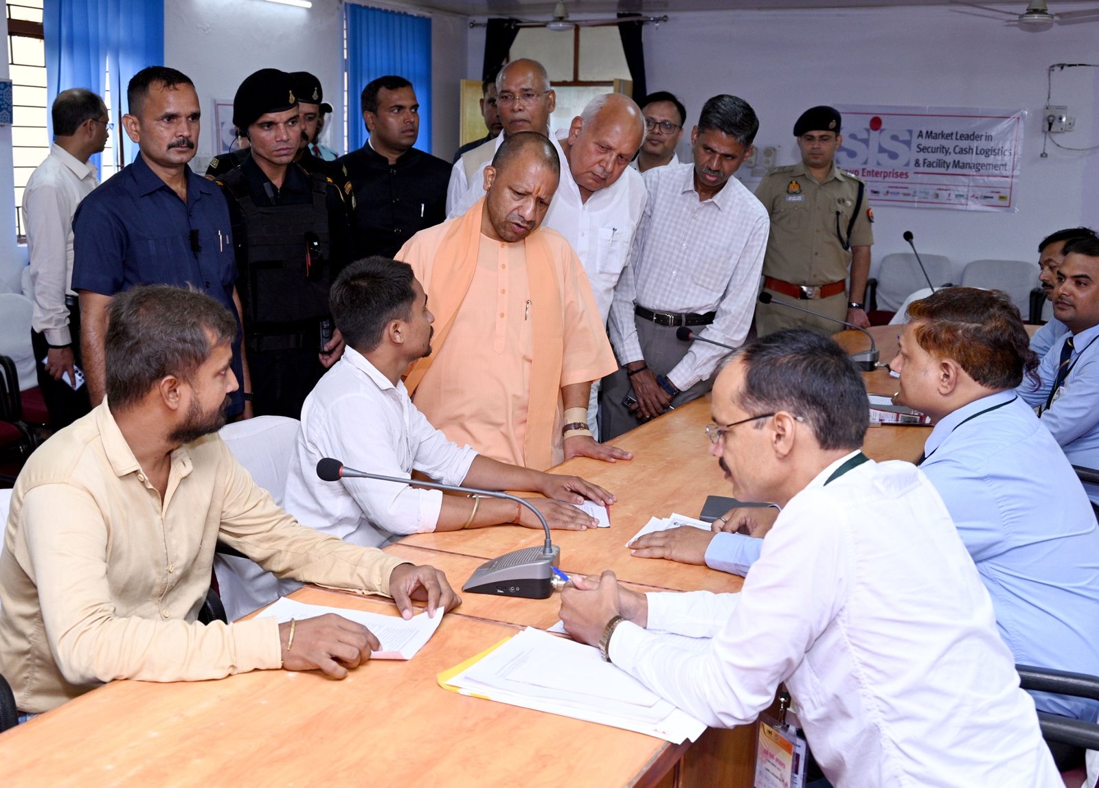 अयोध्या में 48 प्रतिष्ठित कंपनियों ने 5574 नौजवानों को साक्षात्कार के बाद वितरित किया नियुक्ति पत्र