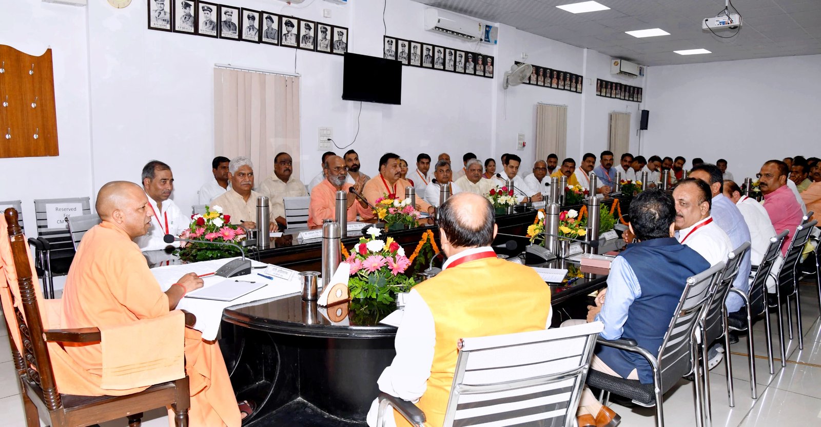 अधिकारियों को दिये निर्देश, विकास कार्यों में न हो लापरवाही, समय से पूरे किए जाएं विकास कार्य, गुणवत्ता का रखें ध्यान