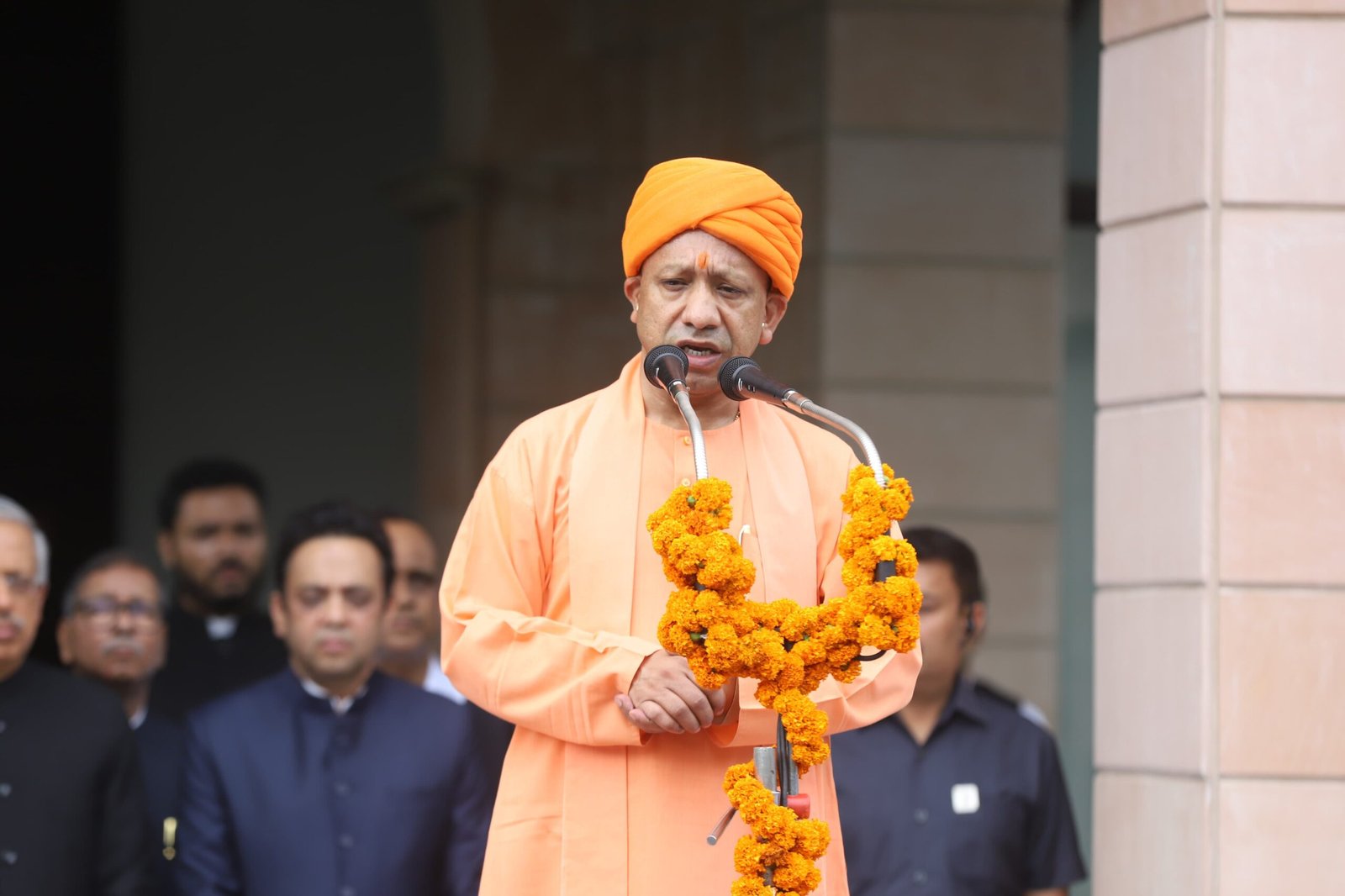 78 वें स्वतंत्रता दिवस पर लगातार 8वीं बार ध्वजारोहण करने वाले प्रदेश के पहले सीएम बने योगी आदित्यनाथ