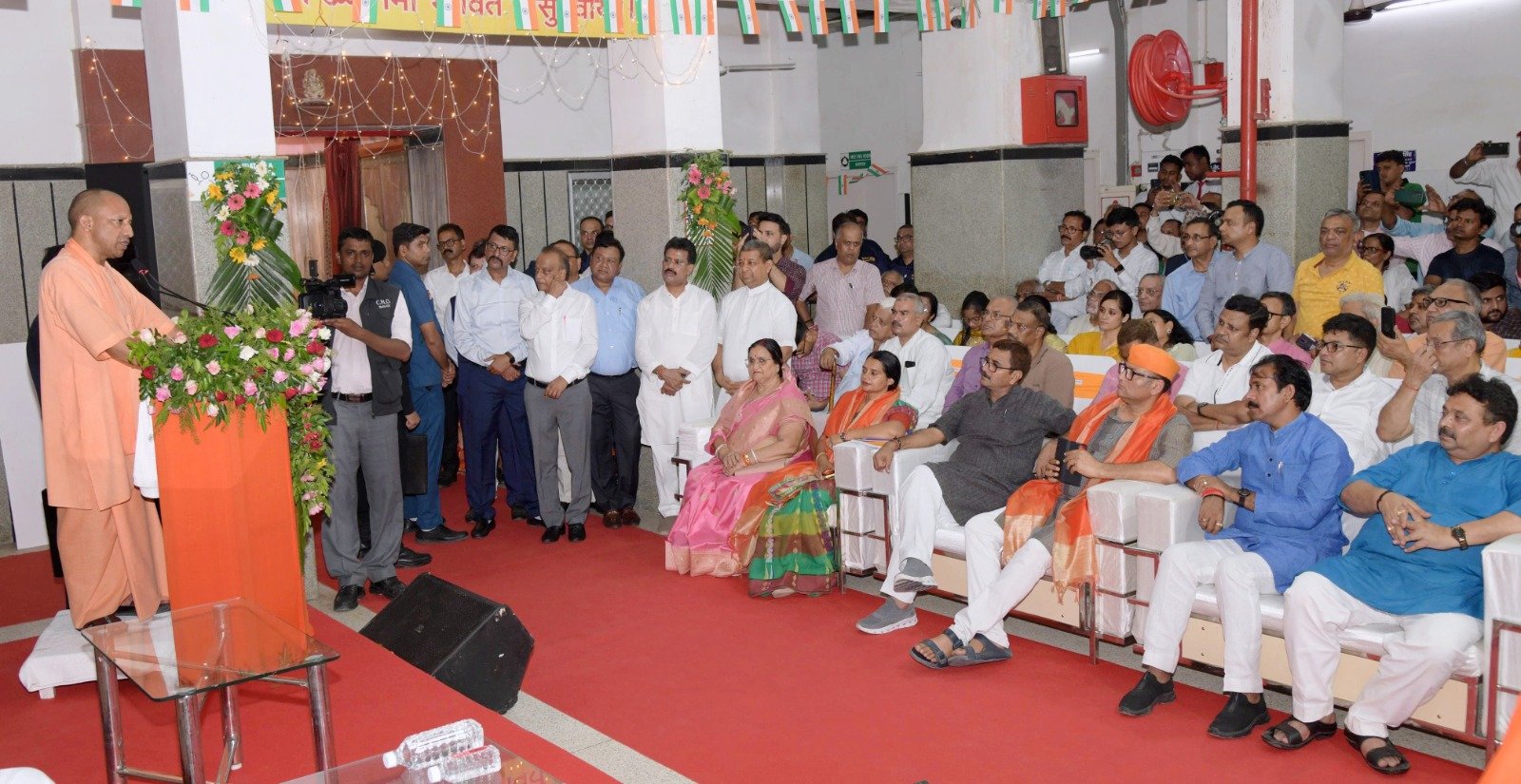 सीएम ने अस्पताल का निरीक्षण कर मरीजों का जाना हालचाल