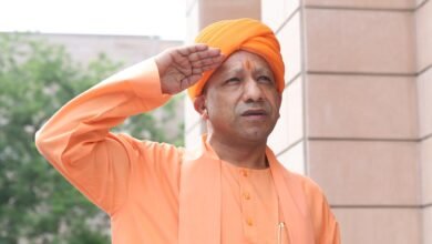 सीएम योगी ने 78वें स्वतंत्रता दिवस के अवसर पर अपने सरकारी आवास में किया ध्वजारोहण