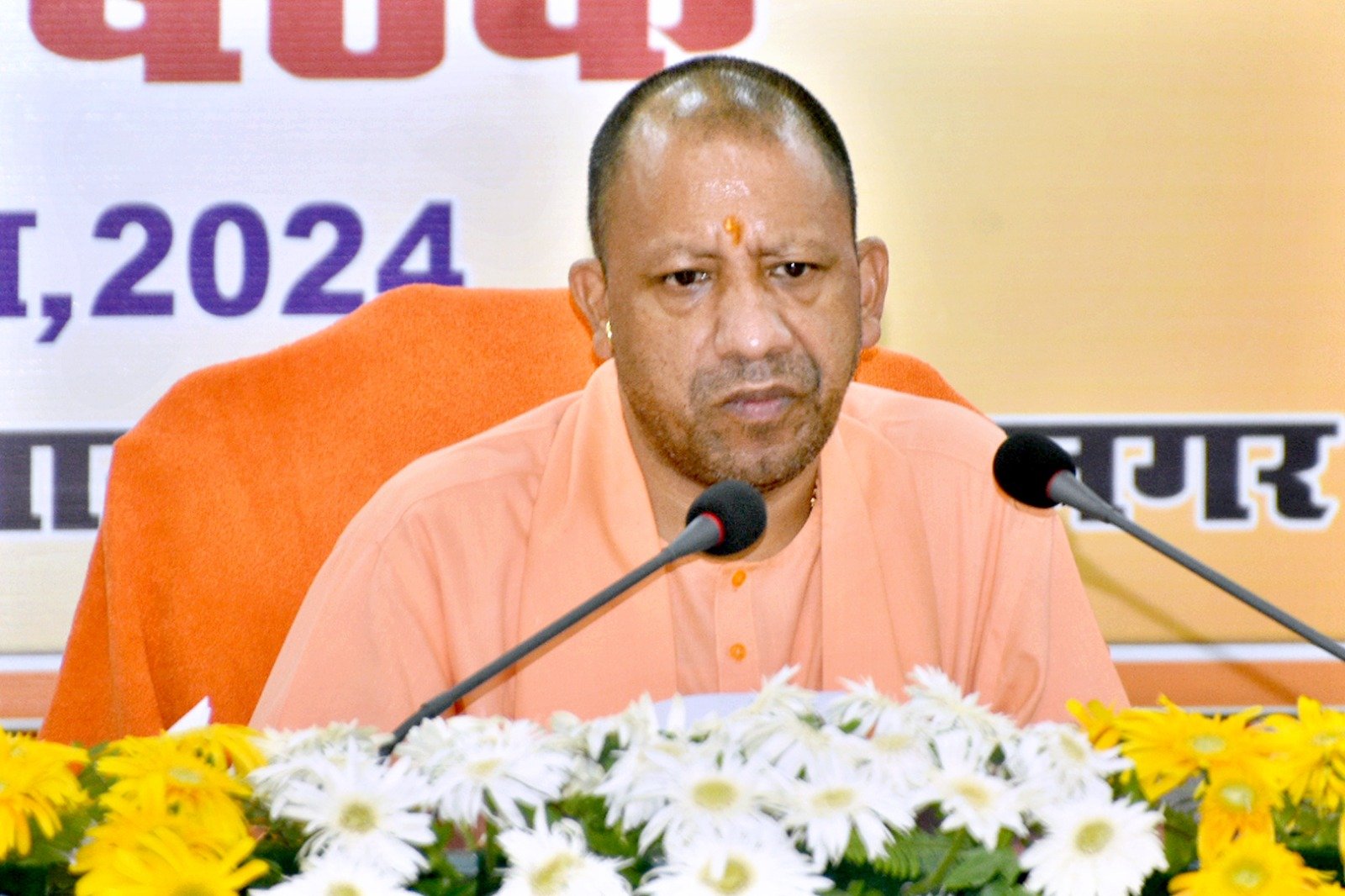 सीएम योगी का निर्देश- नारी सुरक्षा को दें सबसे ज्यादा प्राथमिकता, एंटी रोमियो स्कॉयड करें क्रियाशील