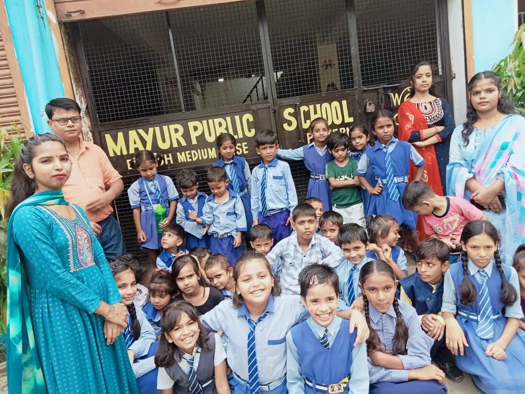 मयूर पब्लिक स्कूल में शिक्षक दिवस धूमधाम से मनाया गया