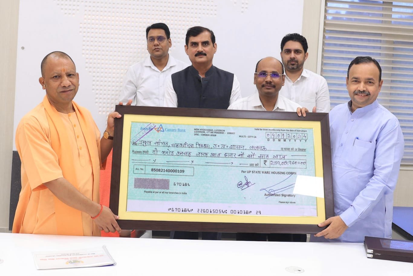 सहकारिता राज्य मंत्री और राज्य भण्डारण निगम के अध्यक्ष जेपीएस राठौर ने सीएम को सौंपा 2.59 करोड़ से अधिक का चेक