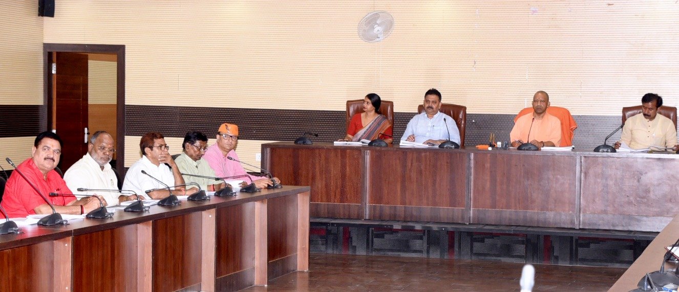 मुख्यमंत्री में विकास परियोजनाओं एवं कानून व्यवस्था की समीक्षा कर अधिकारियों को दिये आवश्यक दिशा निर्देश