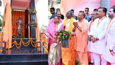 मुख्यमंत्री योगी आदित्यनाथ ने बाराबंकी के विजय पार्क में पं. दीनदयाल उपाध्याय की प्रतिमा का किया अनावरण