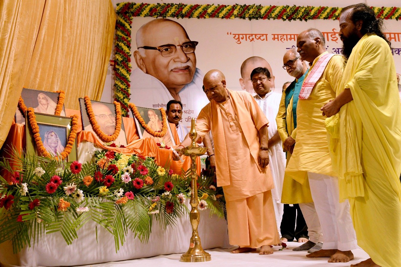 विश्व प्रसिद्ध धार्मिक पत्रिका कल्याण के आदि संपादक हनुमान प्रसाद पोद्दार ‘भाईजी’ की 132वीं जयंती पर मुख्यमंत्री ने दी श्रद्धांजलि