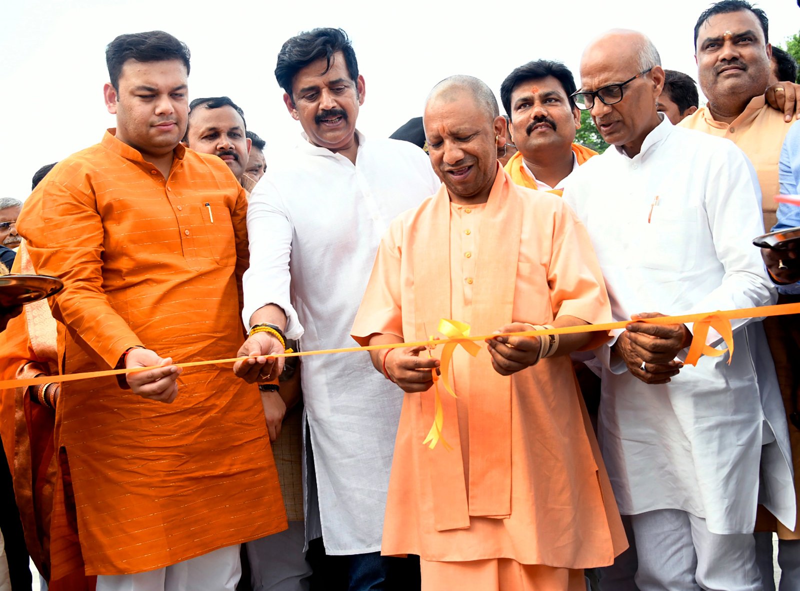 गोरखपुर में 635 करोड़ रुपये की पांच विकास परियोजनाओं का शिलान्यास और लोकार्पण किया सीएम योगी ने