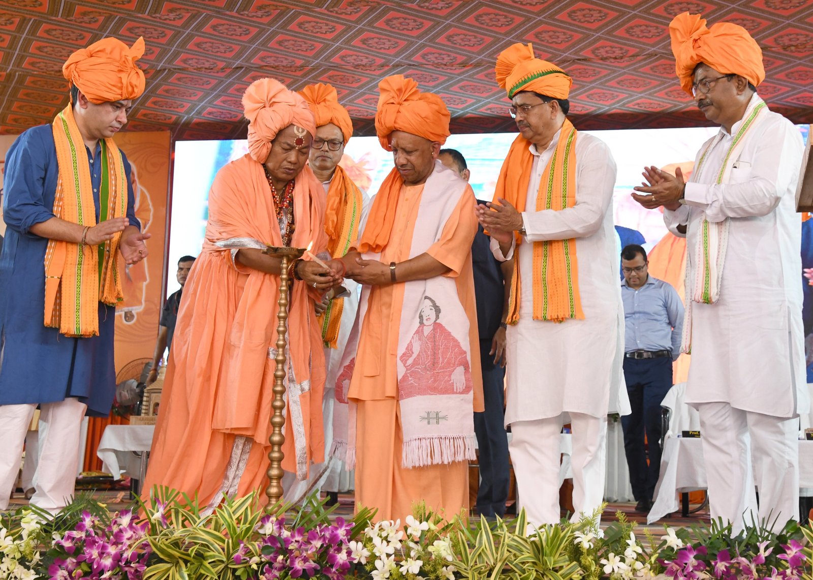 संतों के सानिध्य में हमें धर्म जागरण के अभियान को आगे बढ़ाने की आवश्यकता है: सीएम