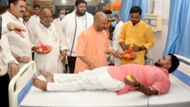 मुख्यमंत्री ने रक्तदान शिविर का किया शुभारंभ, वितरित किये फल