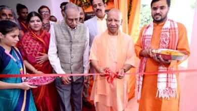 मुख्यमंत्री योगी आदित्यनाथ ने मेवालाल गुप्त गुरुकुल विद्यालय में भव्य सभागार, प्रशासनिक भवन और कक्षाओं का किया लोकार्पण