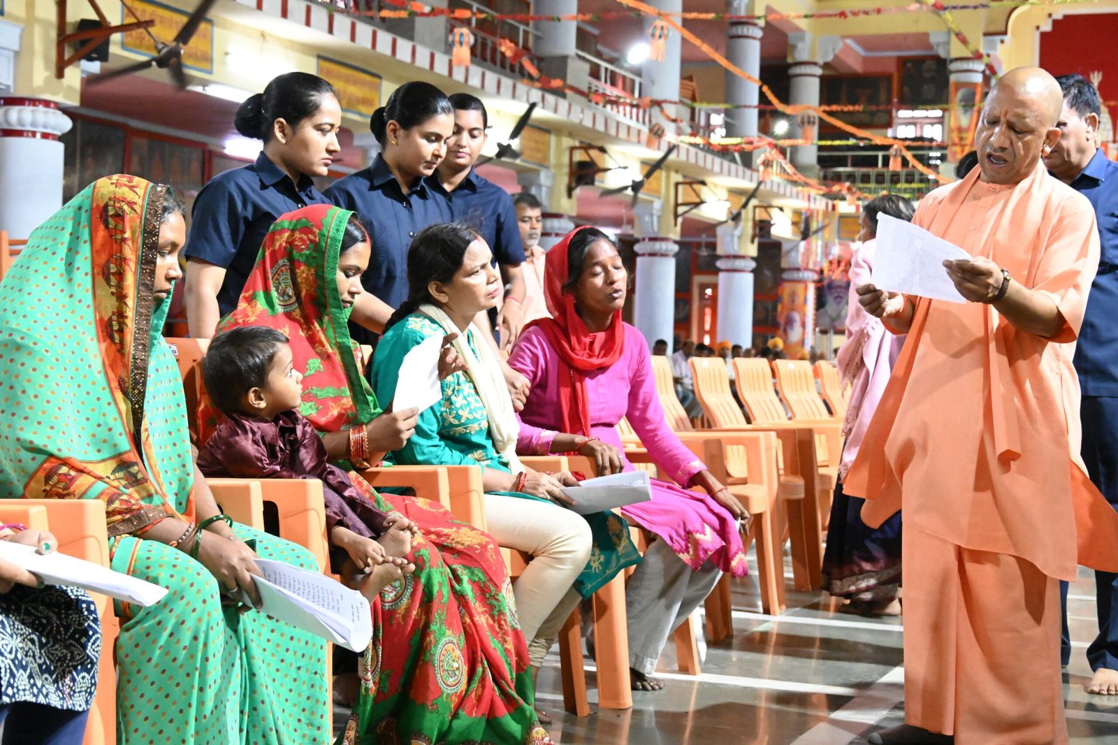 संवेदनशीलता व शीघ्रता से करें जन समस्याओं का निस्तारण, लापरवाही अक्षम्य: मुख्यमंत्री