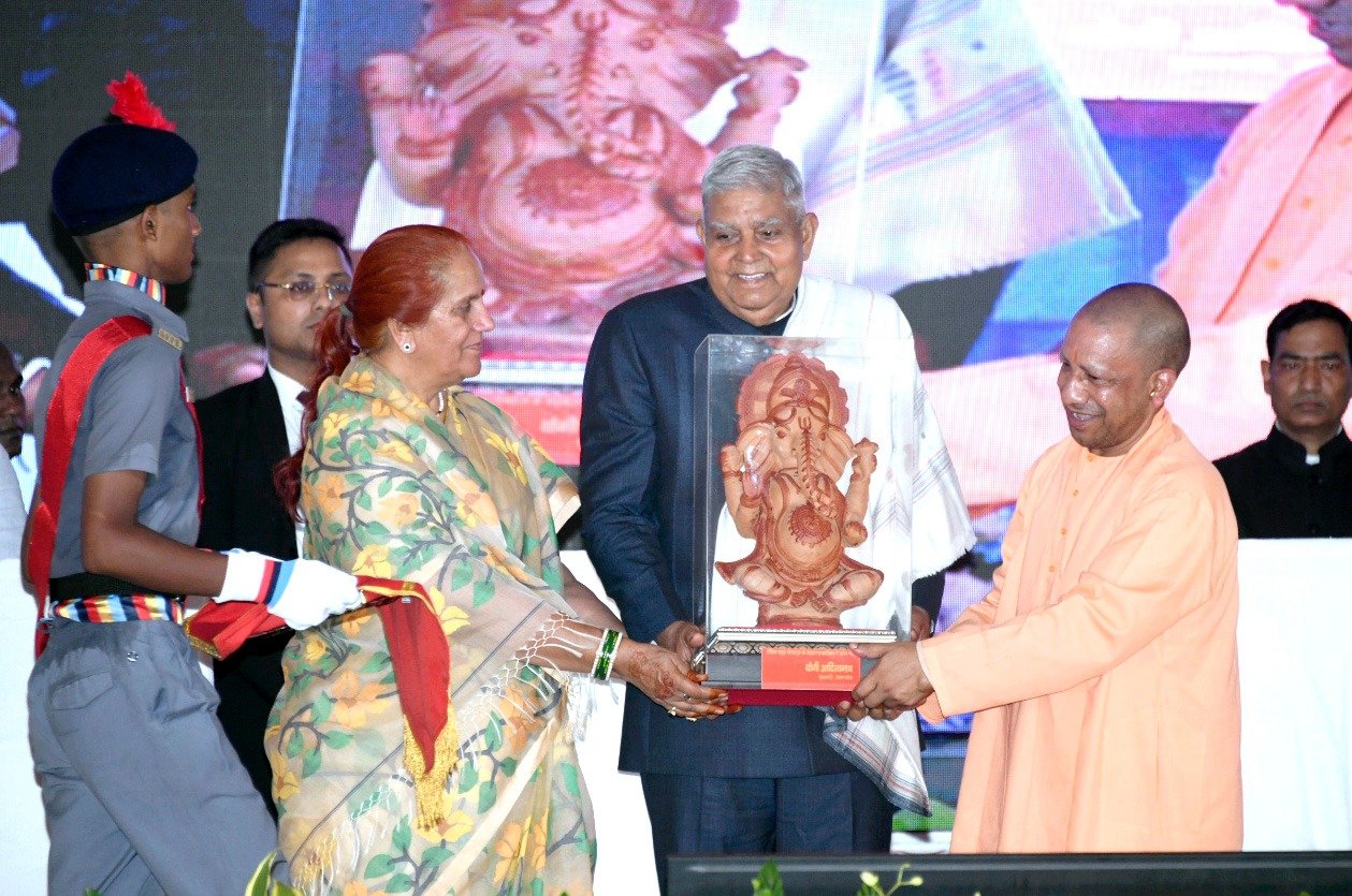 दुनिया में भारत की सशक्त पहचान में यूपी की गुणात्मक भागीदारी : जगदीप धनखड़