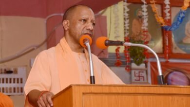 बांटने वाली ताकतों के षड्यंत्र से सतर्क होकर करना होगा कार्य : सीएम योगी