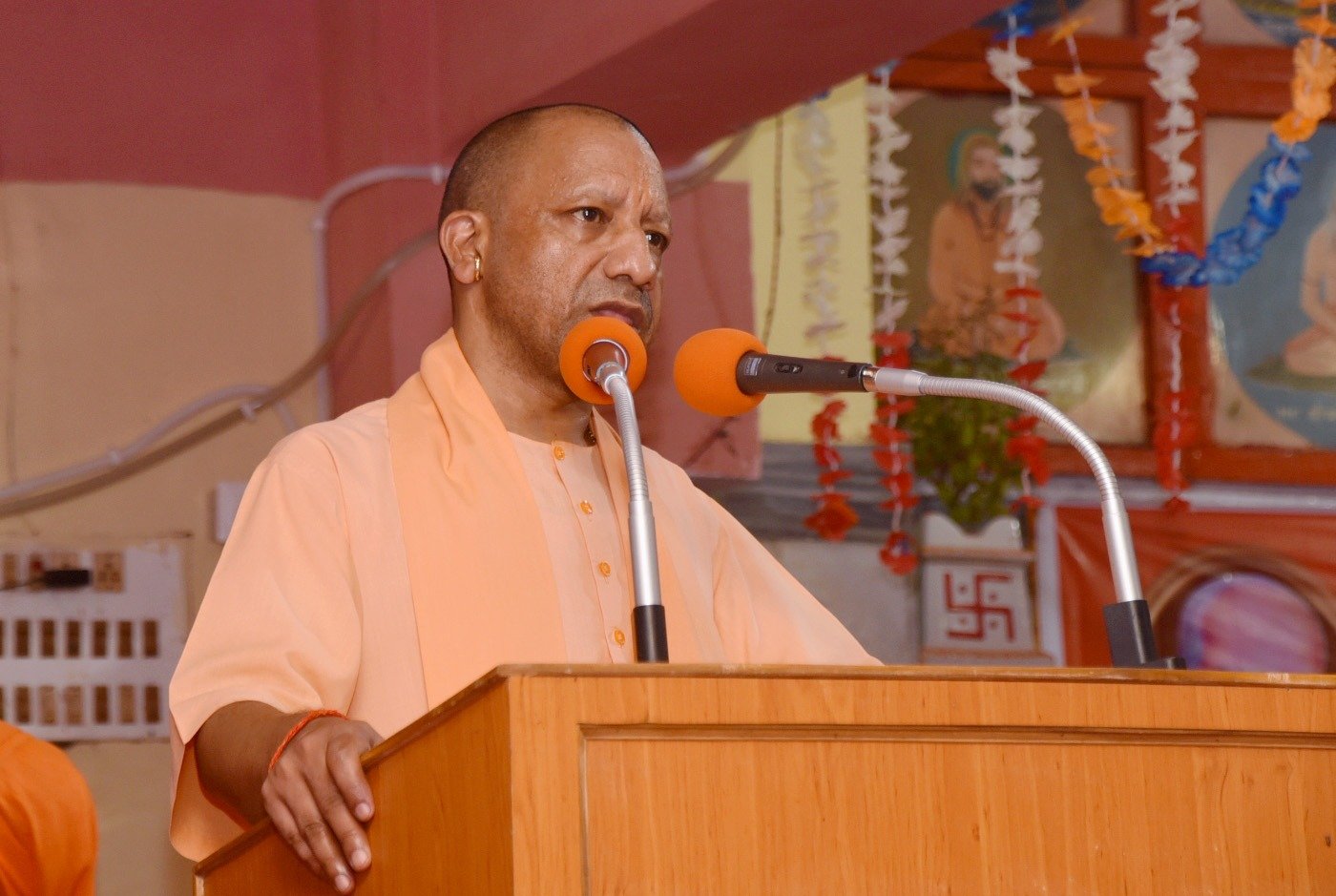 बांटने वाली ताकतों के षड्यंत्र से सतर्क होकर करना होगा कार्य : सीएम योगी