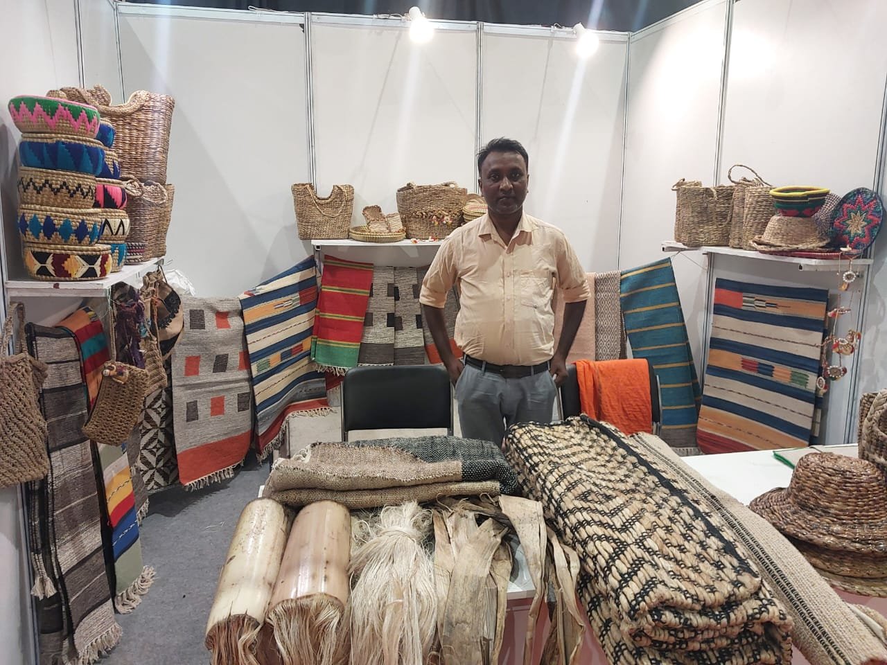 केले के रेशे से रोशन हुई रवि की जिंदगी