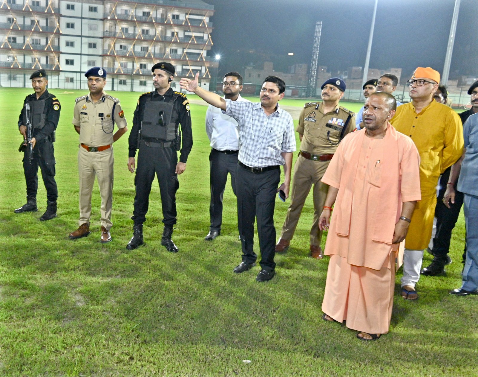 सीएम ने डॉ. सम्पूर्णानन्द स्पोर्ट्स स्टेडियम का किया निरीक्षण