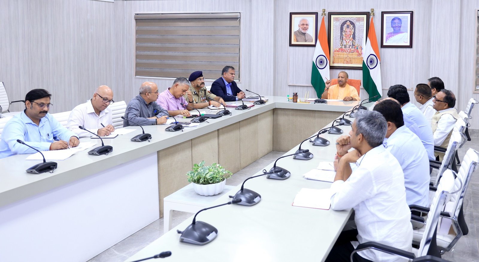 हर उपभोक्ता को अधिकार हो कि वह खाद्य एवं पेय पदार्थों के विक्रेता तथा सेवा प्रदाताओं के बारे में आवश्यक जानकारी रख सके: मुख्यमंत्री