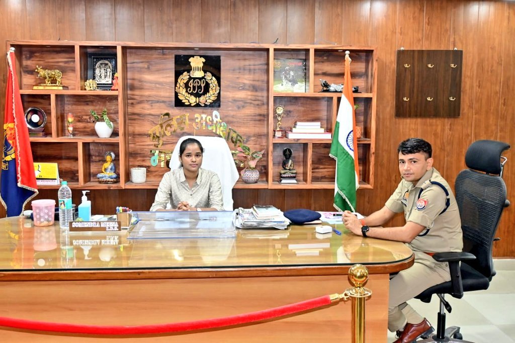 लखीमपुर खीरी, जौनपुर, सीतापुर, श्रावस्ती, ललितपुर, झांसी, मीरजापुर, कासगंज, गाजीपुर में कुर्सी संभालकर बेटियों ने निस्तारित की समस्याएं 