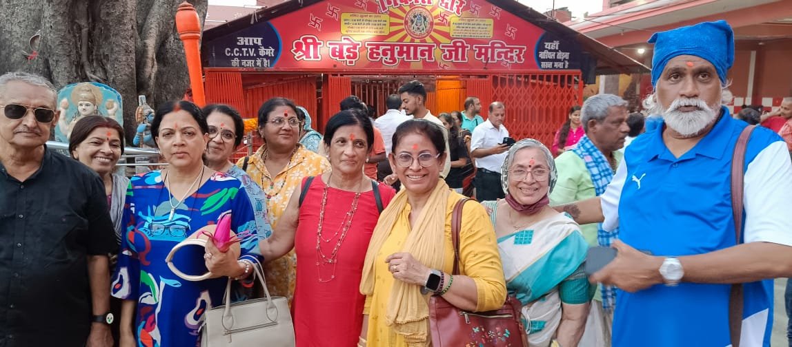प्रयागराज के साथ ही अयोध्या और काशी के भी ज्वॉइंट ट्रिप पर निकले हैं कई श्रद्धालु