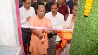 कैफे चलाने वाली महिलाओं से बातचीत कर उनका उत्साह बढ़ाया मुख्यमंत्री ने