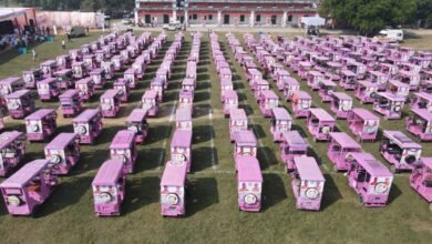 पिंक कलर के 1000 ई-रिक्शा को किया गया रवाना, ई-रिक्शा को दिया गया है "शक्ति सारथी" का नाम