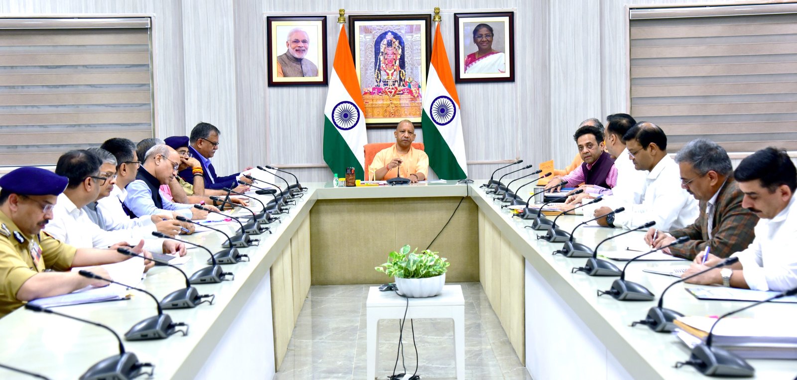 नई सड़क, सेतु या पुलिया की जरूरत हो या करानी हो पुराने की मरम्मत, जनप्रतिनिधि व जिला प्रशासन मिलकर तैयार करें प्रस्ताव, शासन से तुरंत मिलेगा पैसा: मुख्यमंत्री