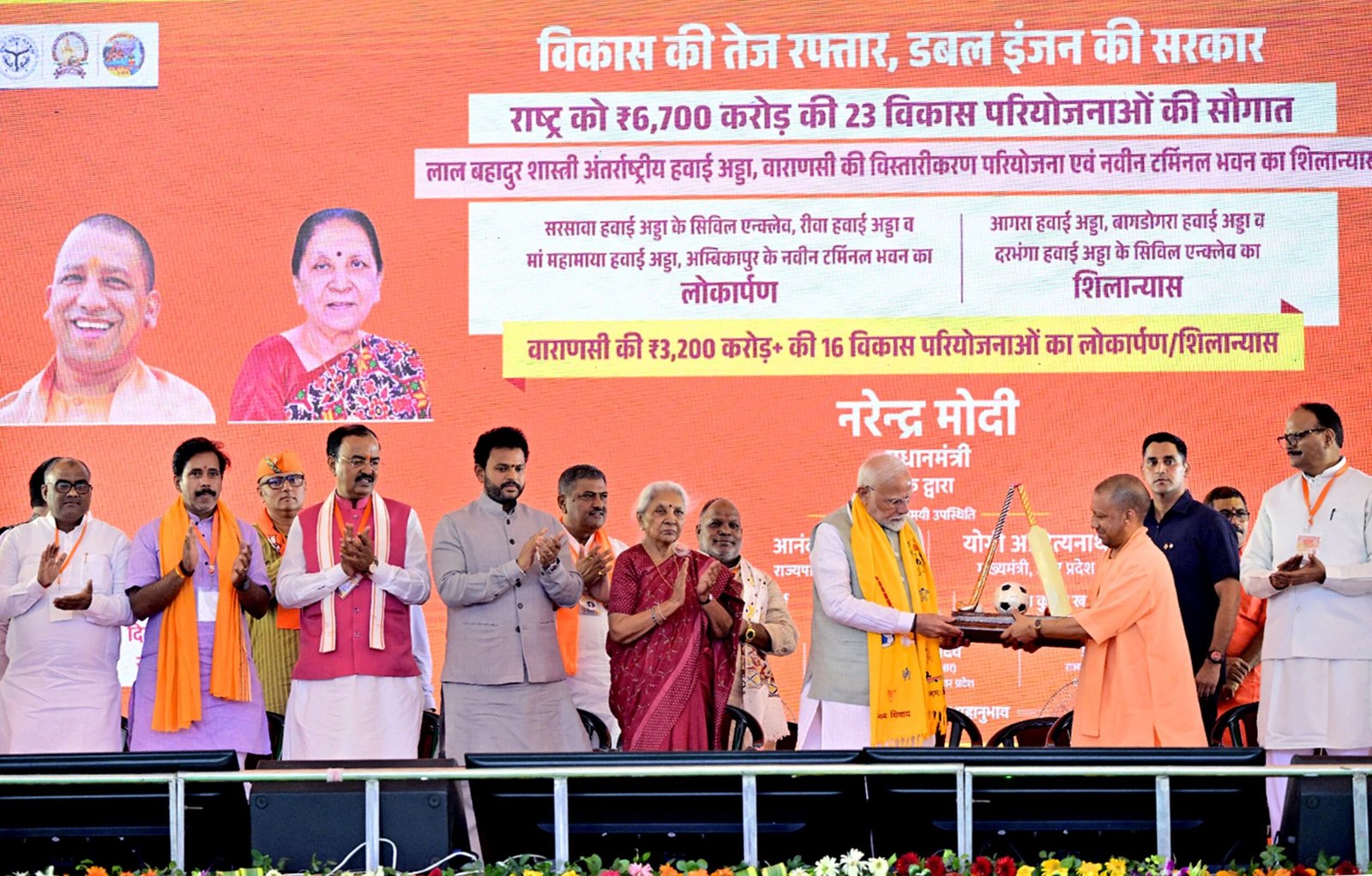 जिनके परिवार का राजनीति से संबंध नहीं, ऐसे एक लाख युवाओं को राजनीति में लाउंगा : नरेन्द्र मोदी