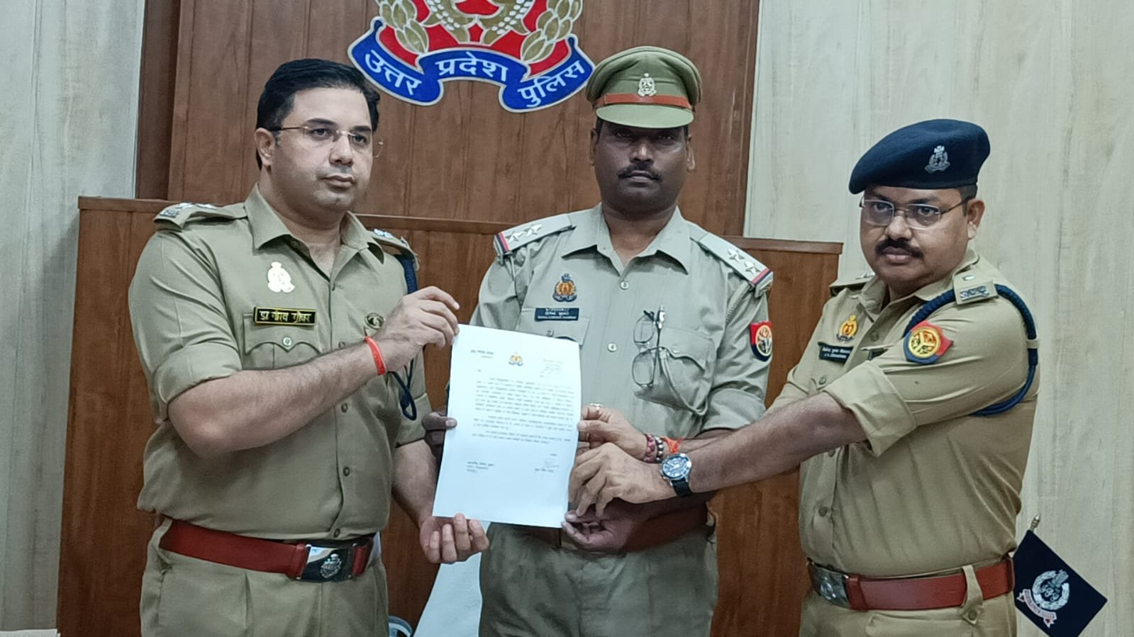 11 दिन में विवेचना 20 दिन में डीएनए रिपोर्ट संकलित कर आजीवन सजा दिलाने वाले विवेचक को एसएसपी ने प्रशस्ति पत्र देकर किया सम्मानित