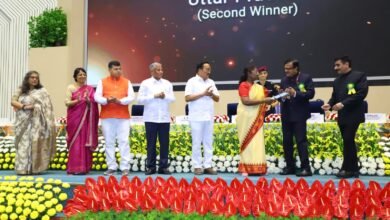 जल संरक्षण के लिए उत्तर प्रदेश के बांदा को मिला सर्वश्रेष्ठ जनपद (नार्थ जोन) का पुरस्कार, तत्कालीन डीएम दुर्गाशक्ति नागपाल ने प्राप्त किया पुरस्कार