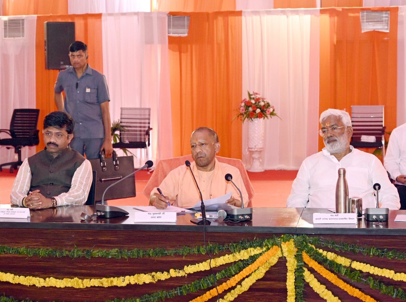 मंत्रीगणों, जनप्रतिनिधियों की उपस्थिति में मेला प्रशासन और वरिष्ठ अधिकारियों के साथ मुख्यमंत्री ने की महाकुंभ आयोजन की तैयारियों की समीक्षा
