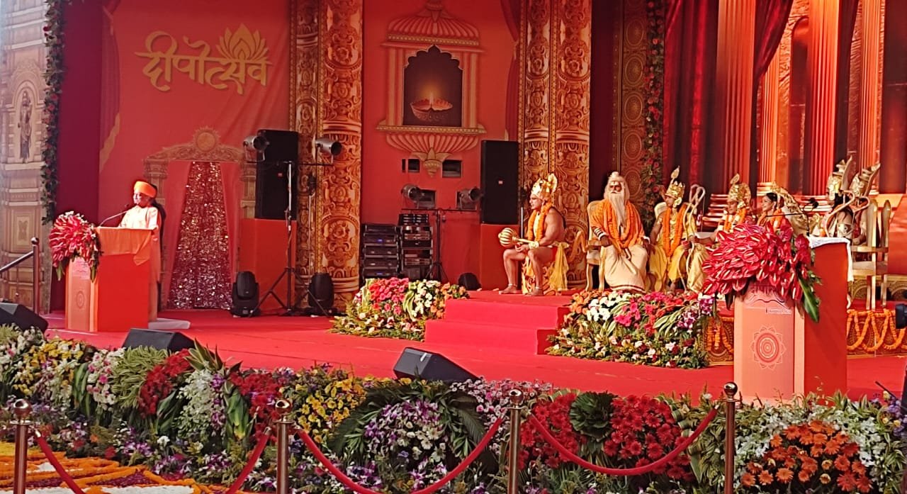 योगी सरकार में अलौकिक दीपोत्सव देख रामनगरी को अपलक निहारतीं रह गईं आंखें