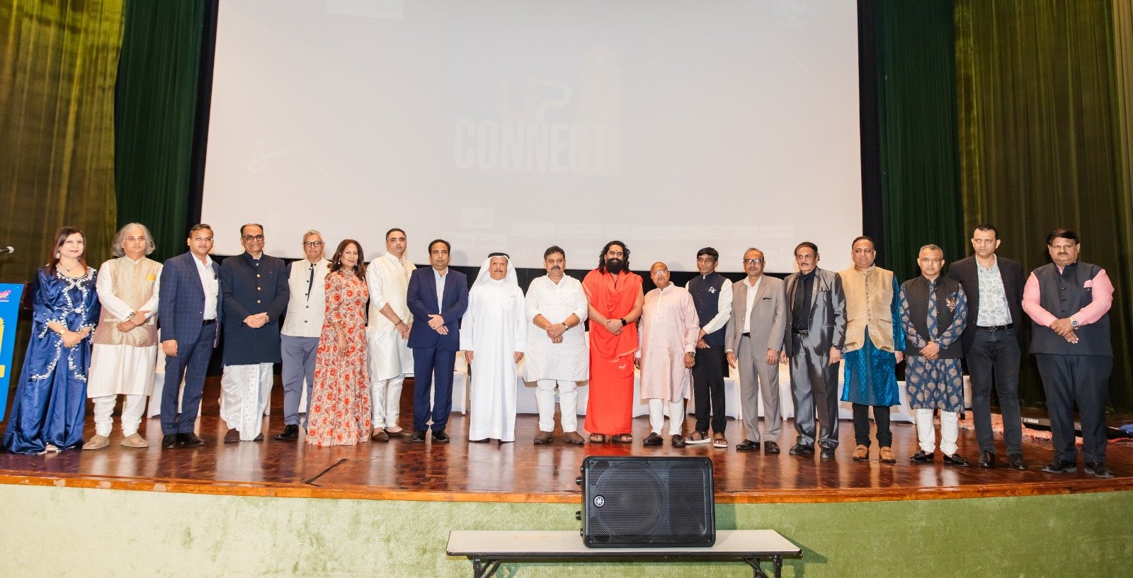 प्रवासी निवेशकों ने यूपी की विकास गाथा सुन पीएम मोदी व यूपी के सीएम योगी के मॉडल की जमकर की तारीफ