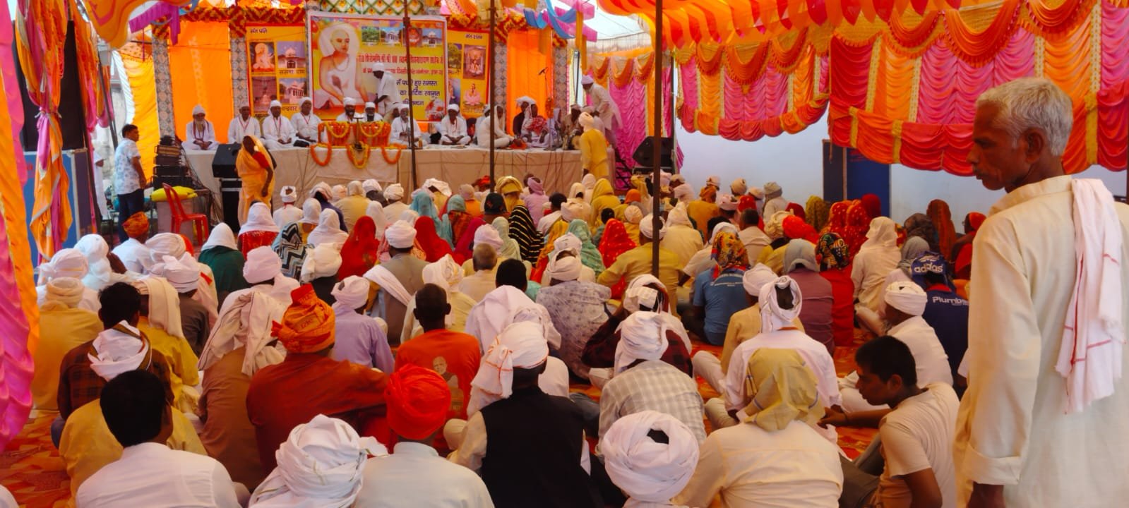 301 वर्ष पुराने हस्तलिखित गुरु अन्यास दीपक ग्रंथ का हुआ दर्शन, टेका मत्था और किया पूजन